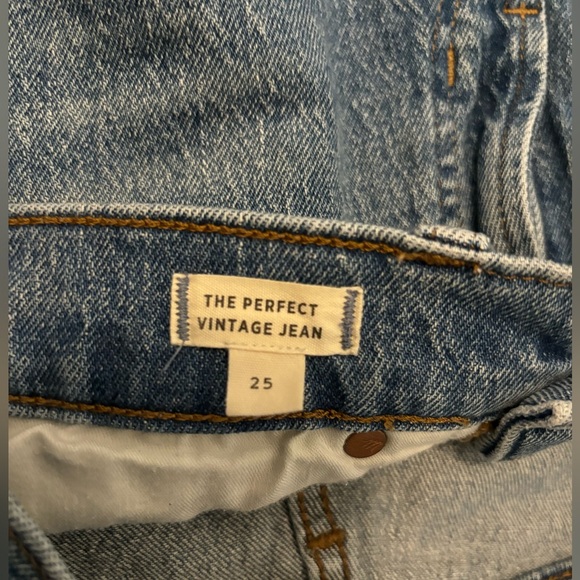 - Madewell- The Perfect Vintage Jean. Size 25. Light wash. Distressed bottoms. - Picture 3 of 5